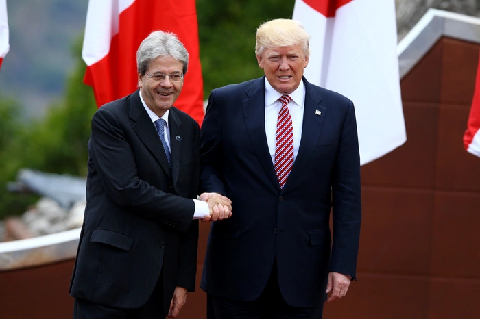 Пескова поставили в тупик вопросом о подготовке к рукопожатию с Трампом