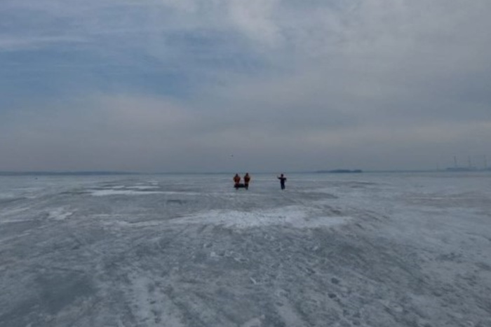 Около Екатеринбурга два человека провалились под лёд