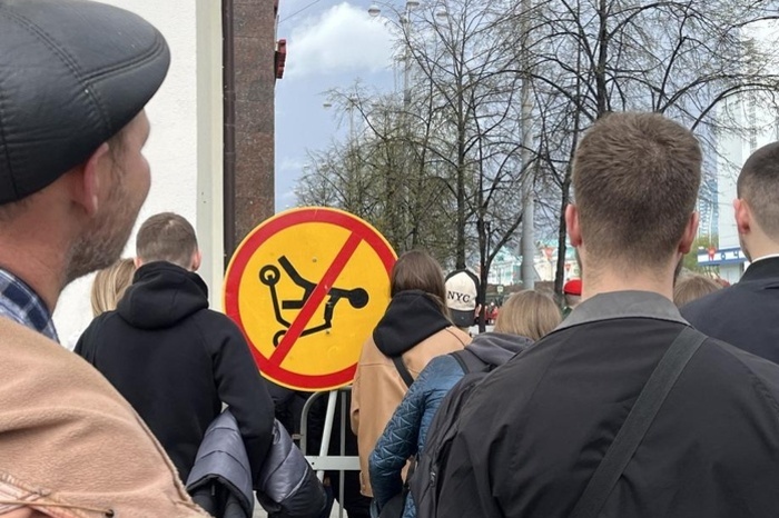 Мэрия поменяет правила благоустройства, чтобы штрафовать за парковку самокатов