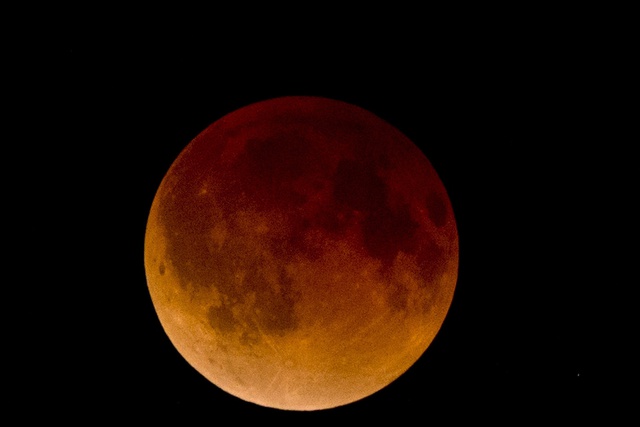 NASA проведет сегодня прямую трансляцию полного лунного затмения