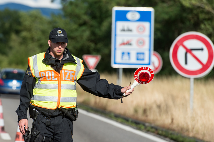В Швейцарии задержали напавшего на офис страховой компании с бензопилой