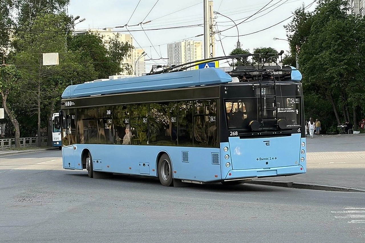 «Забрала полиция». Ребенка оставили в троллейбусе в Екатеринбурге