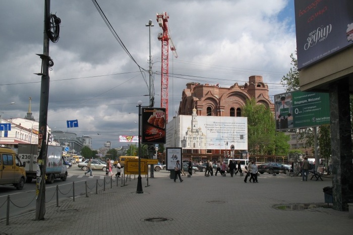 В Новосибирске на дом обрушилась стрела крана