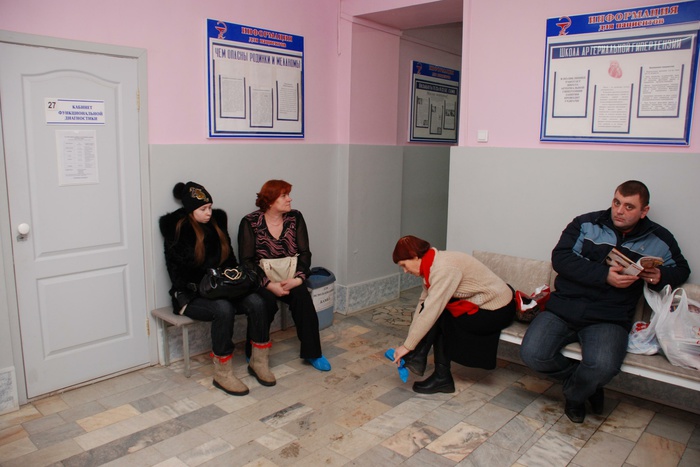 Большинство жителей Екатеринбурга продолжают ходить на работу во время болезни