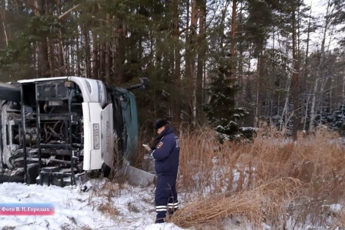 Автобус с фанатами Макса Коржа перевернулся в Свердловской области