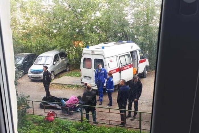В Свердловской области из окна собственного дома выпал 85-летний мужчина