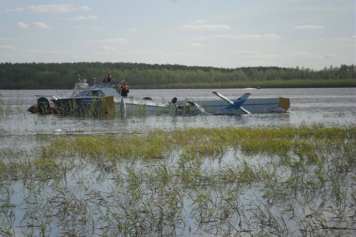В ХМАО ведутся поиски упавшего в болото гидросамолета