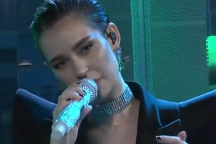 Mash: Уехавший после начала СВО украинский участник Artik & Asti продолжает зарабатывать в России