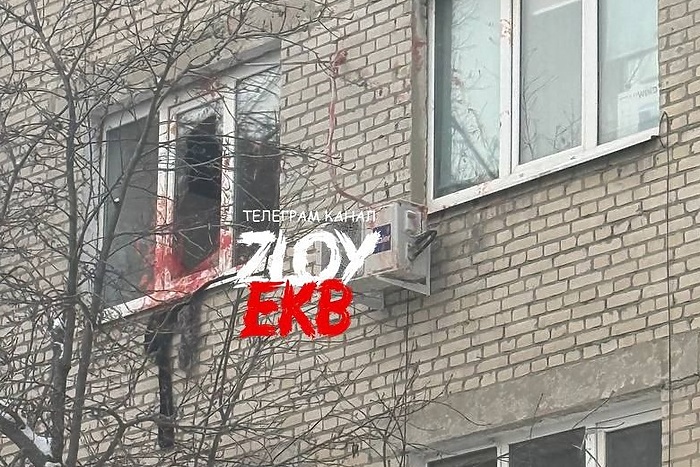 На Уктусе мужчина выломал стеклопакет и упал вниз с третьего этажа