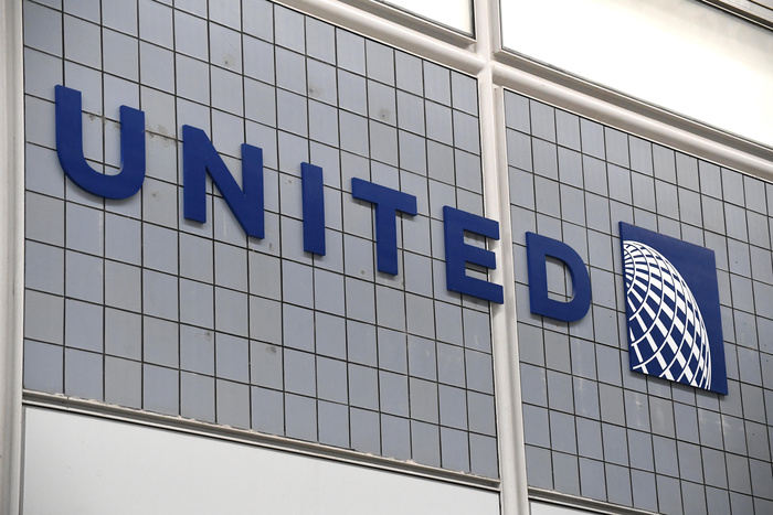 Пассажир United Airlines получил сотрясение из-за инцидента в самолете