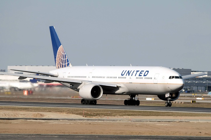 United Airlines даст показания в конгрессе США после случая с пассажиром