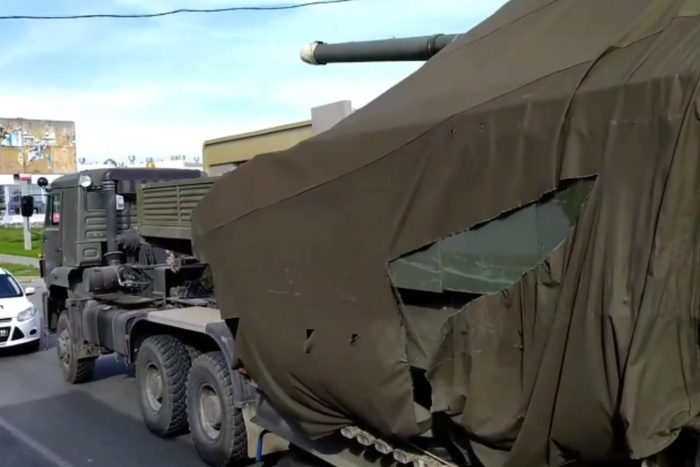 В Екатеринбурге произошла авария с участием танка и «Газели»