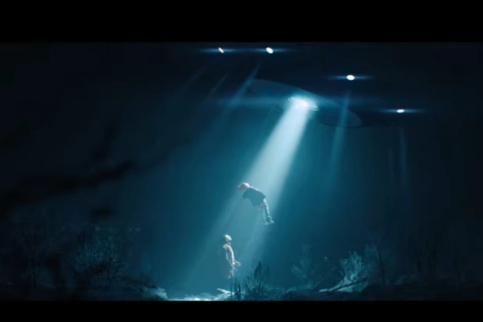 Автор «Петровых в гриппе» рассказал Собчак, кто просит его покинуть Россию