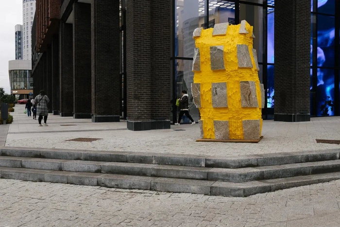 На улице Радищева в Екатеринбурге появилось «манго» от художника из Краснодара