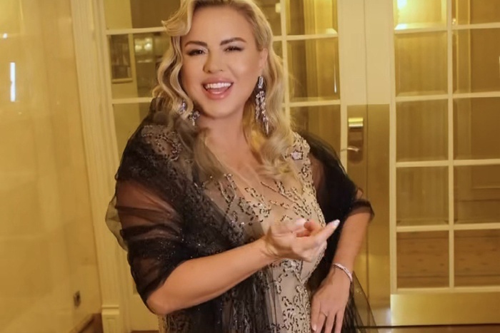 Певица Анна Семенович рассказала, сколько весит её грудь