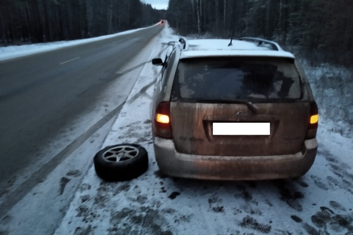 На трассе Екатеринбург-Серов случилось ДТП из-за выбоины