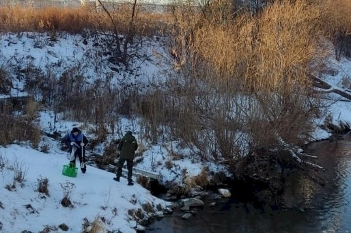 Возле ТРЦ «Глобус» выявили сброс стоков в Исеть