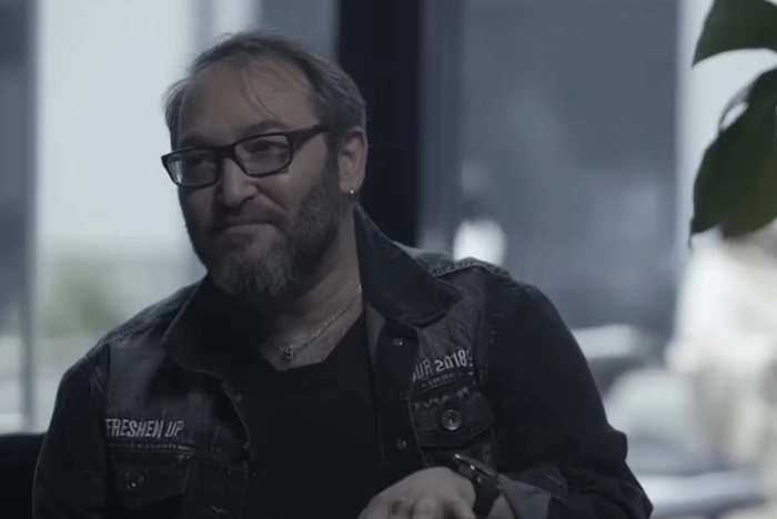 Уроженец Екатеринбурга Михаил Козырев* признался пранкерам, что советует артистам донатить ВСУ