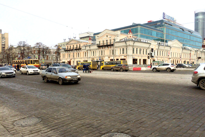 В центре Екатеринбурга установят световые кашпо