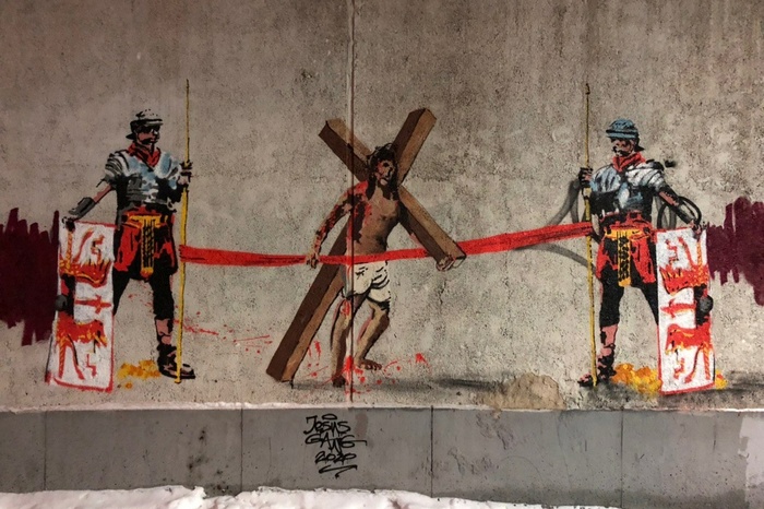 Новое граффити с Иисусом, который несет крест на Голгофу, появилось в Екатеринбурге