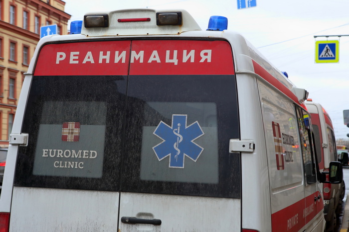 В Екатеринбурге из окна многоэтажки выпал ребёнок