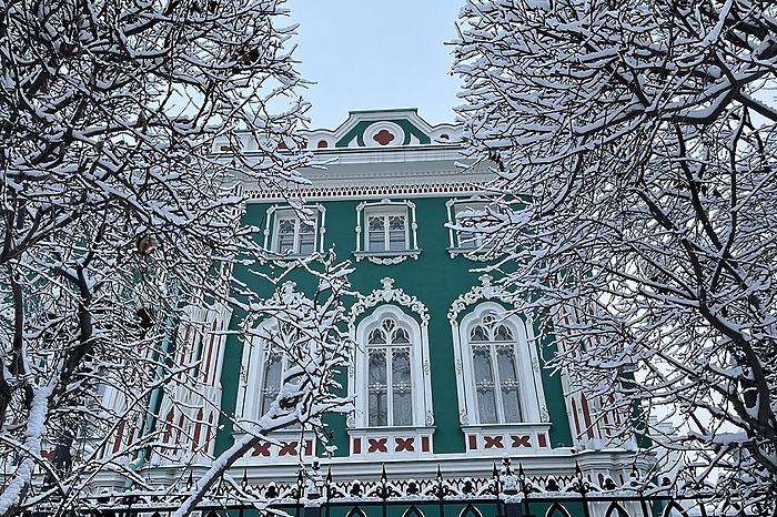 Здания Екатеринбурга поборются за самый новогодний вид
