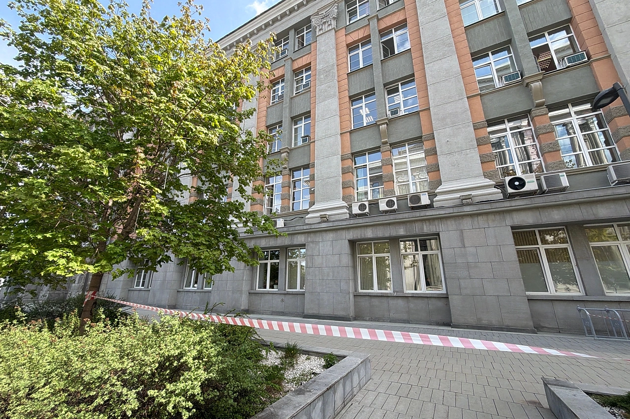 В мэрии объяснили, что обрушилось со здания администрации в Екатеринбурге