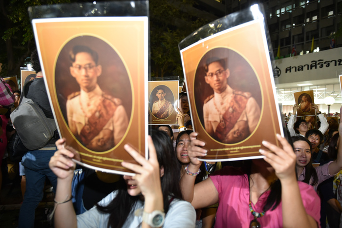 Салон тайского массажа «Сиам» объявил день траура в связи с кончиной короля
