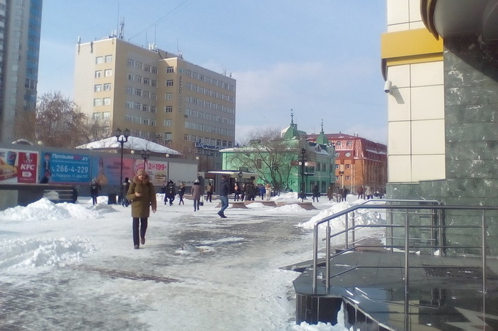 Открытый колодец зияет сегодня на углу улиц Вайнера — Радищева