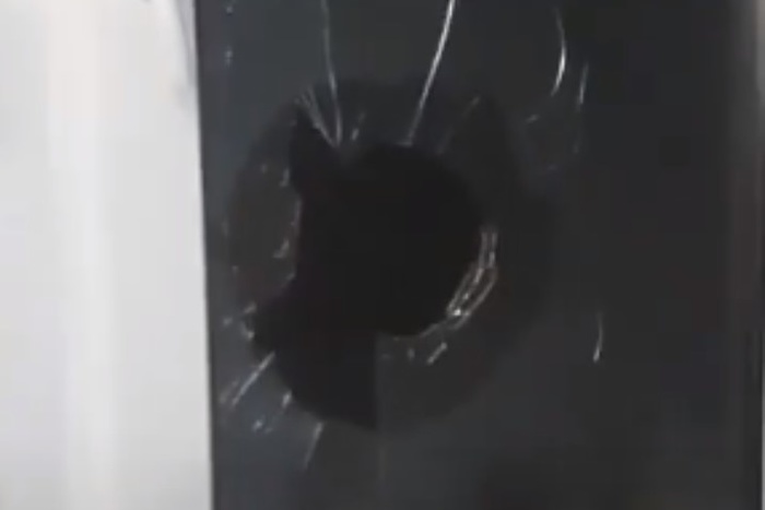 В квартиру через окно залетела военная ракета — видео