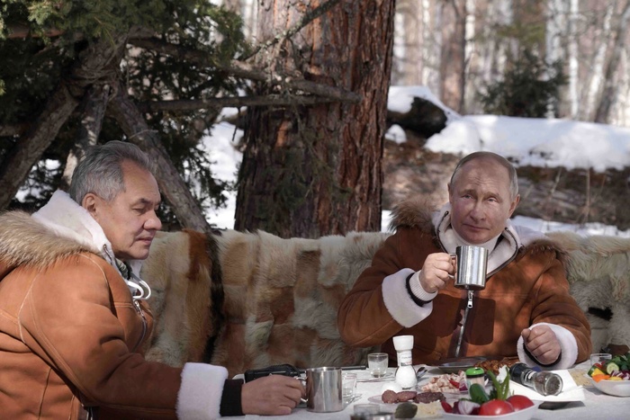 Песков ответил, брал ли Путин с собой в сибирскую тайгу «ядерный чемоданчик»