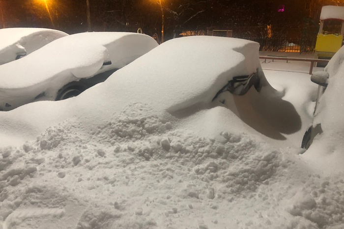 Власти Екатеринбурга готовы закрыть город для грузовиков из-за снегопада