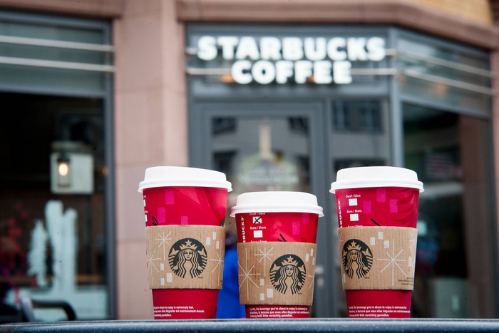 Трамп обвинил Starbucks в войне против Рождества