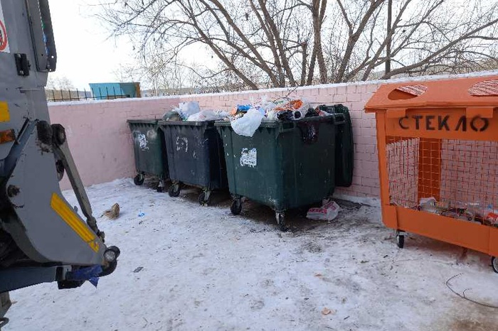 В Екатеринбурге около детского сада появилась огромная свалка с крысами