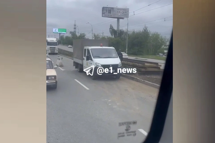 В одном из районов Екатеринбурга полностью закрыли трамвайное движение