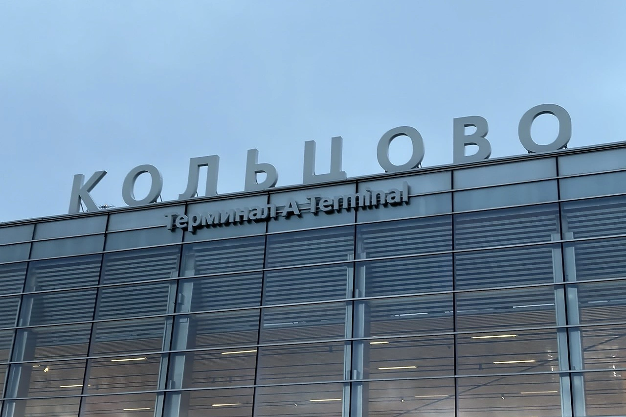 В аэропорту Кольцово массово задержаны рейсы