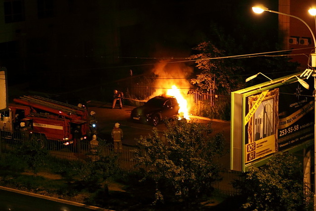 Infinity FX35 сгорел сегодня ночью в Екатеринбурге