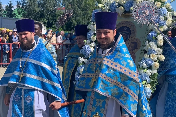 Российская молодежь борется, чтобы попасть в священники. Почему?