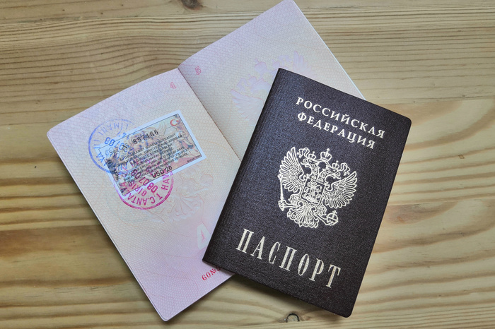 Жители Екатеринбурга стали чаще оформлять загранпаспорта на 5, а не на 10 лет