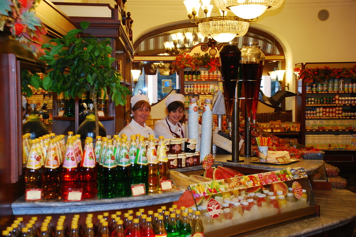 Специалисты назвали реальные зарплаты продавцов и кассиров в Екатеринбурге