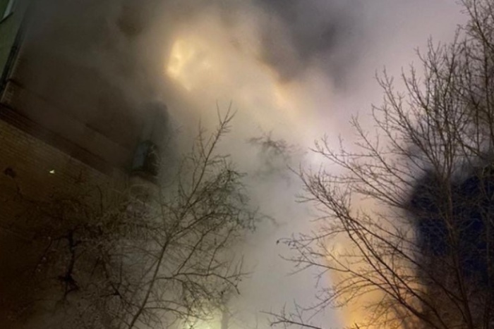 На Урале фонтан кипятка ударил в окна жилого дома
