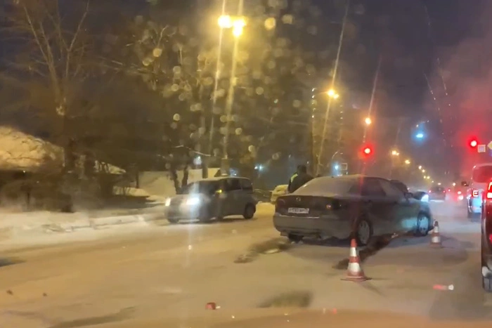 На Щербакова выросла огромная пробка из-за массовой аварии