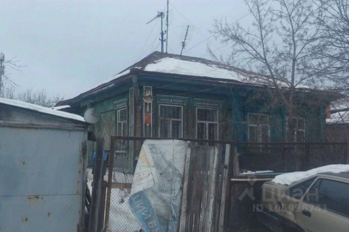 В Екатеринбурге выставили на продажу старенький дом по цене квартиры в «элитке»