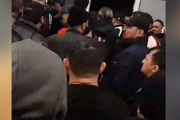 В Екатеринбурге иностранцы атаковали здание ГИБДД из-за нового закона