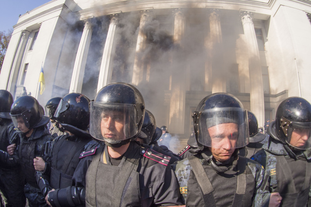 Порошенко поддержал идею переименовать украинскую милицию в полицию