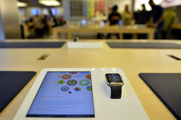 Продажи Apple Watch сократились на 72,6%