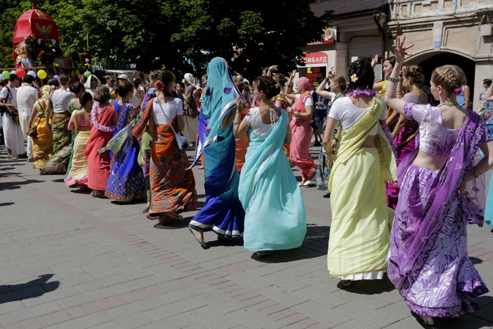 В Екатеринбурге судят Деда Мороза, устроившего кришнаитское шествие