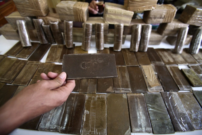 На железнодорожном вокзале Екатеринбурга у пассажира поезда нашли полкило гашиша