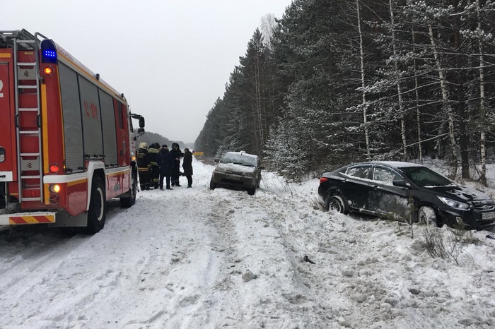 На трассе в Свердловской области насмерть сбили женщину, которая вышла из машины