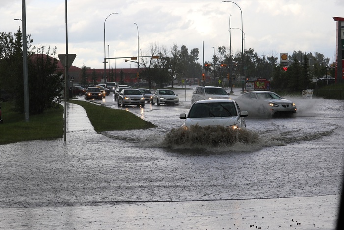Екатеринбург начал готовиться к наводнению из-за сильных дождей